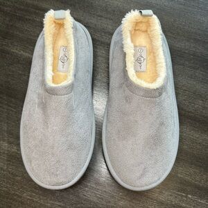 Sole Mates Grey Sherpa Platform Slippers | Faux Fur | Size 7 | Cozy & Chic